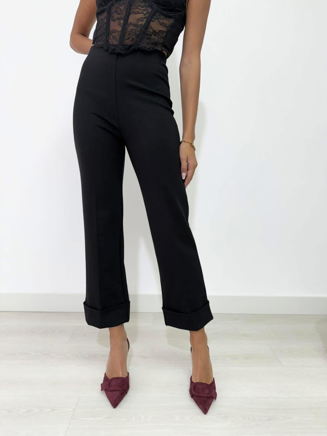 PANTALONE CON SVOLTE A GAMBA DRITTA