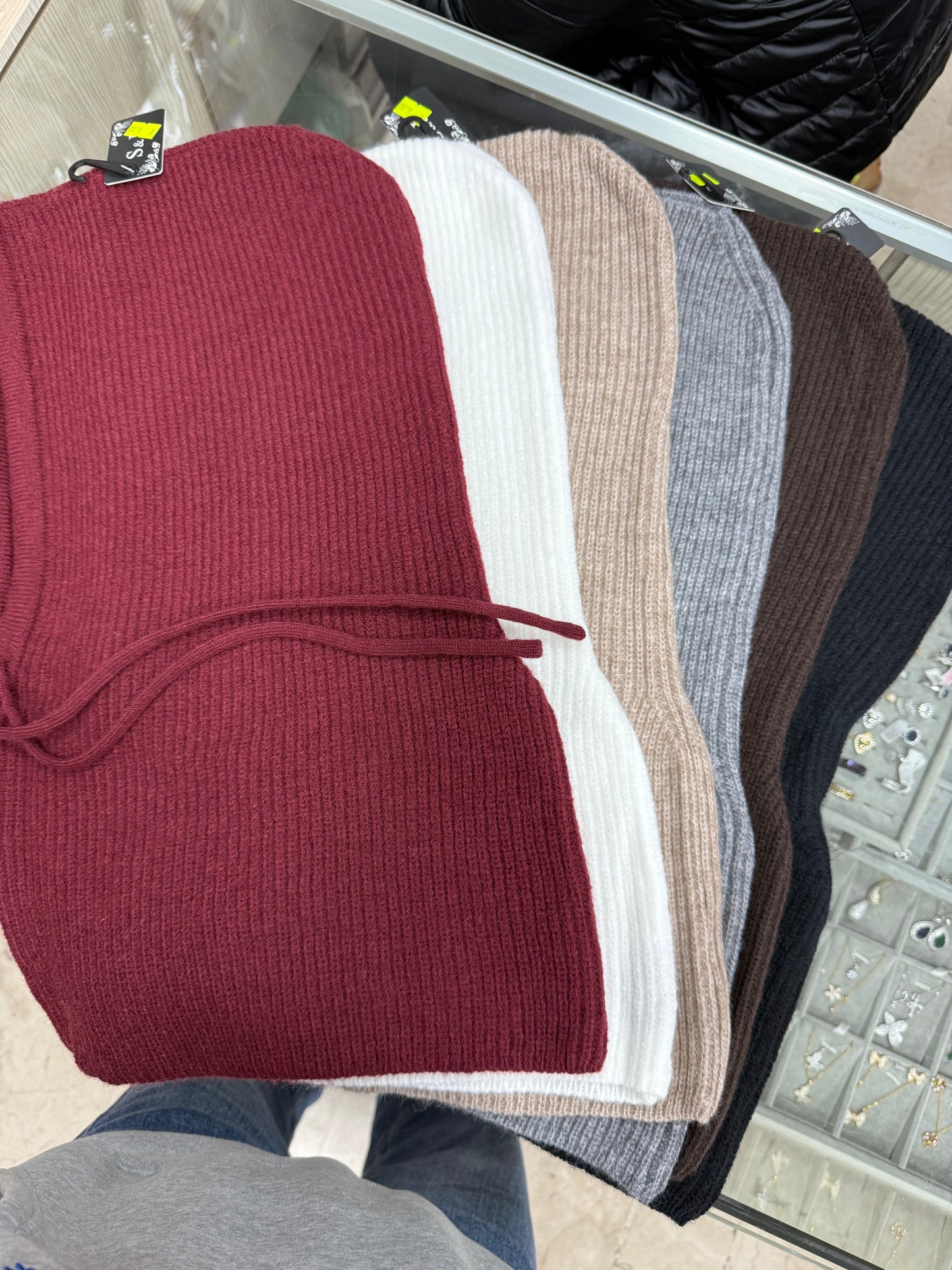 2 IN 1 CAPPELLO CON SCIARPA