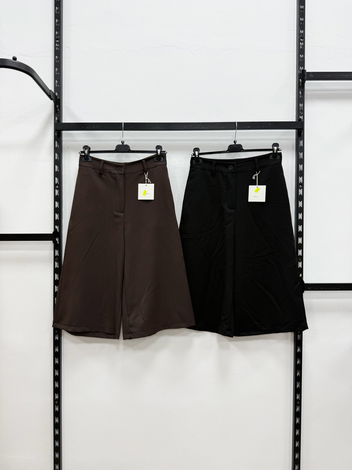 BERMUDA CON TASCHE A FILI