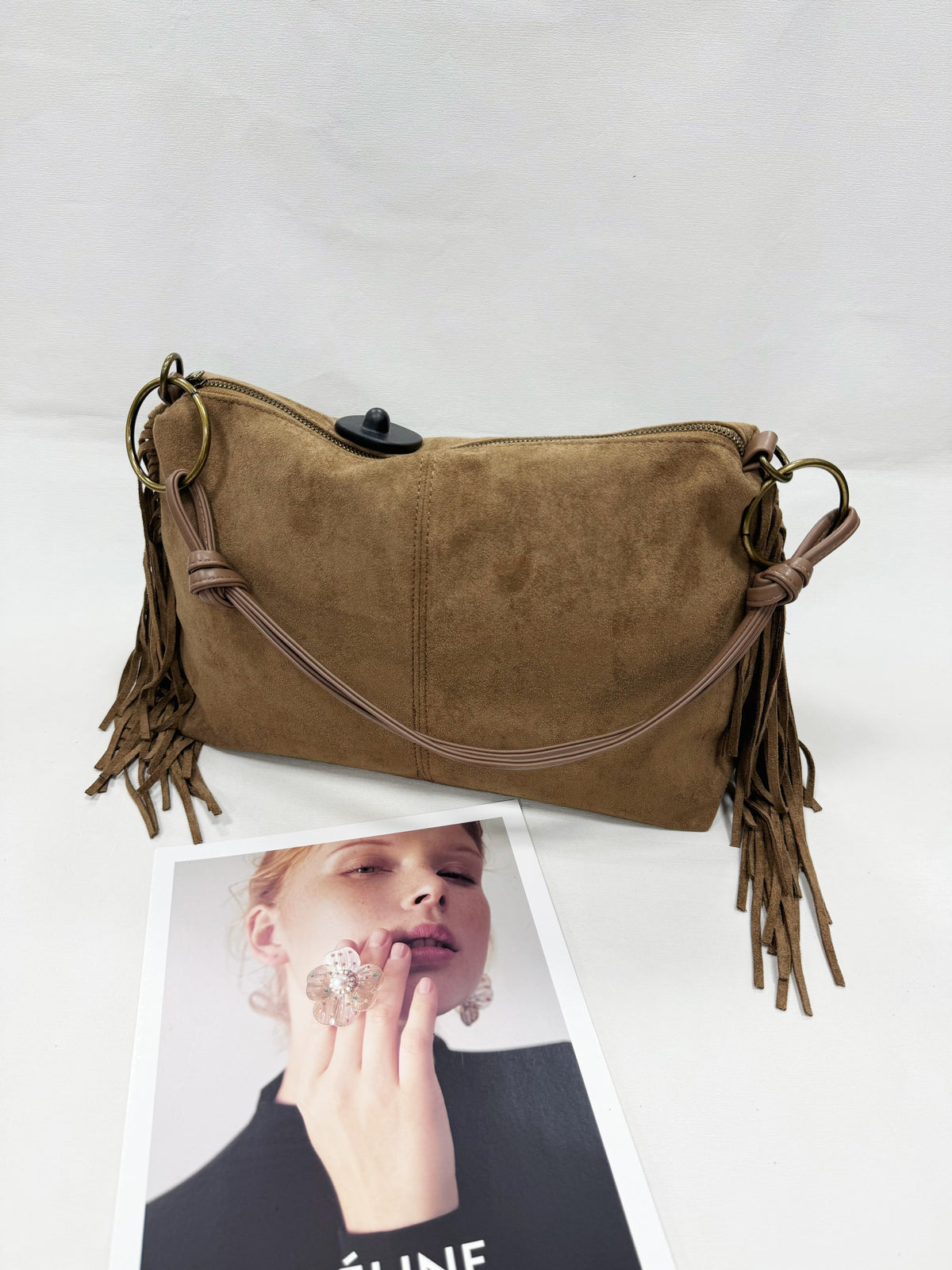 BORSA SCAMOSCIATA CON FRANGE LATERALI